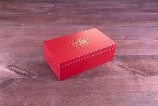 Rot-lackierte Spirituosenverpackung für Schnaps mit Siebdruck